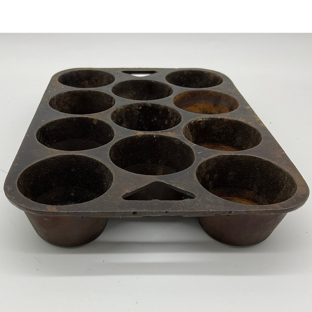 Vintage Cast Iron "Griswold Wagner Style" 11-Cup Popover Muffin Pan Made in USA